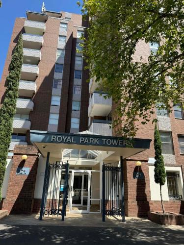 North Melbourne Apartment | Royal Tower - A Luxury and Convenient