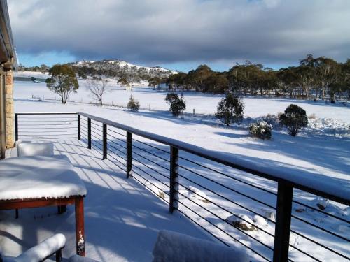Jindabyne House | Runway View Cottage at Touchdown Cottages