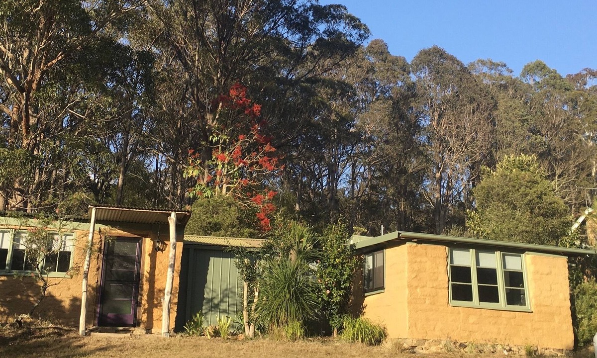 Tanja Cottage | Rustic mudbrick cottage in a quiet bush setting, near Tathra. 2 beds, sleeps 4.