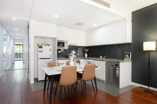 Ryde Apartment | Ryde Warm 2BR Stay with Pool near Train Station