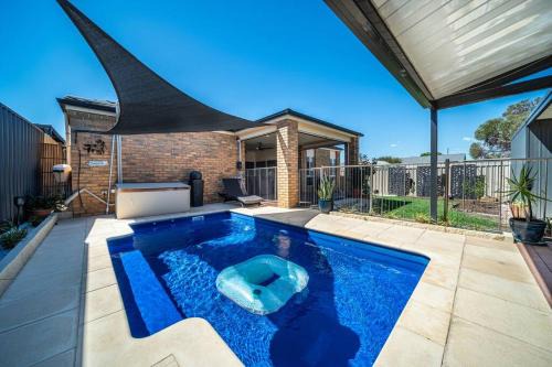 Largs North Villa | Sailors' Retreat - Family Pool Oasis by Largs Beach