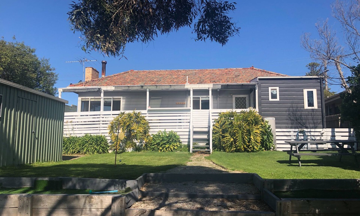 Portarlington House | Salt Beachhouse Portarlington- Walk to the beach!