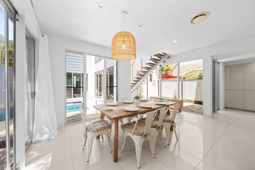 Twin Waters House | Saltbreeze - Laidback Poolside Living