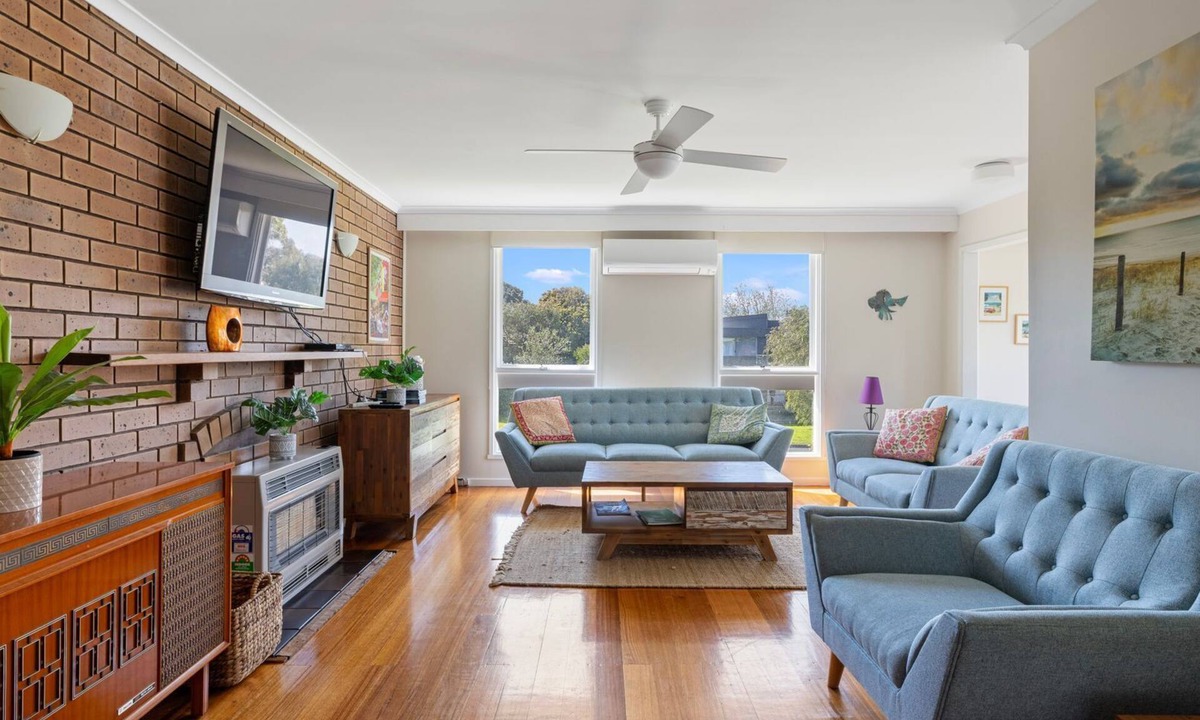 Inverloch House | SALTY SANDS - METERS FROM THE BEACH, FREE WIFI