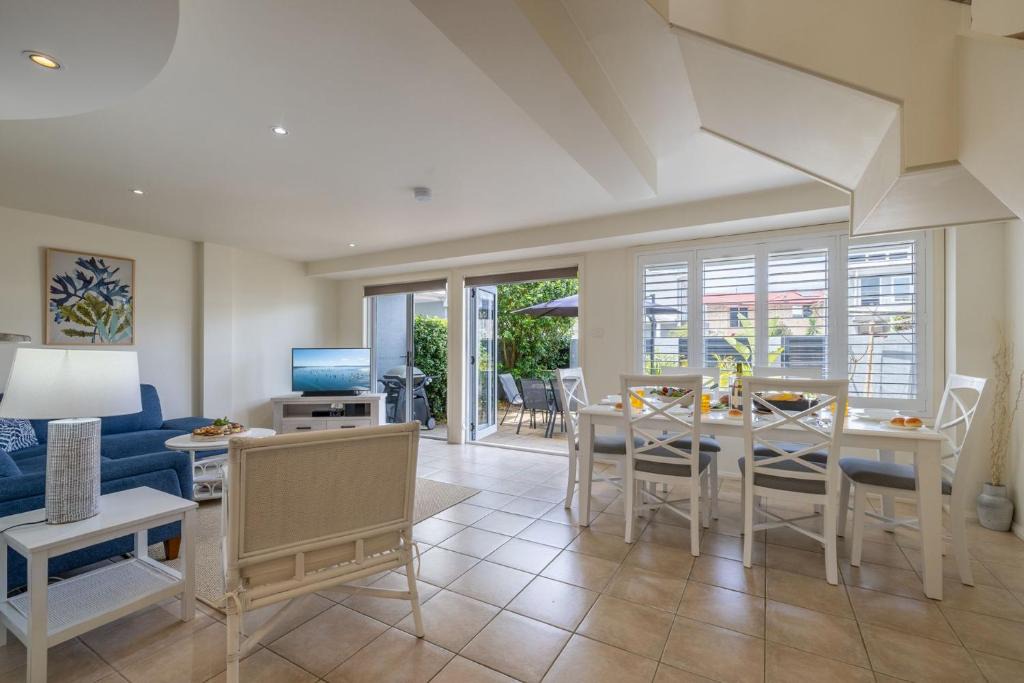 Fingal Bay House | Sandcastles 4 -8 Ala Moana Way