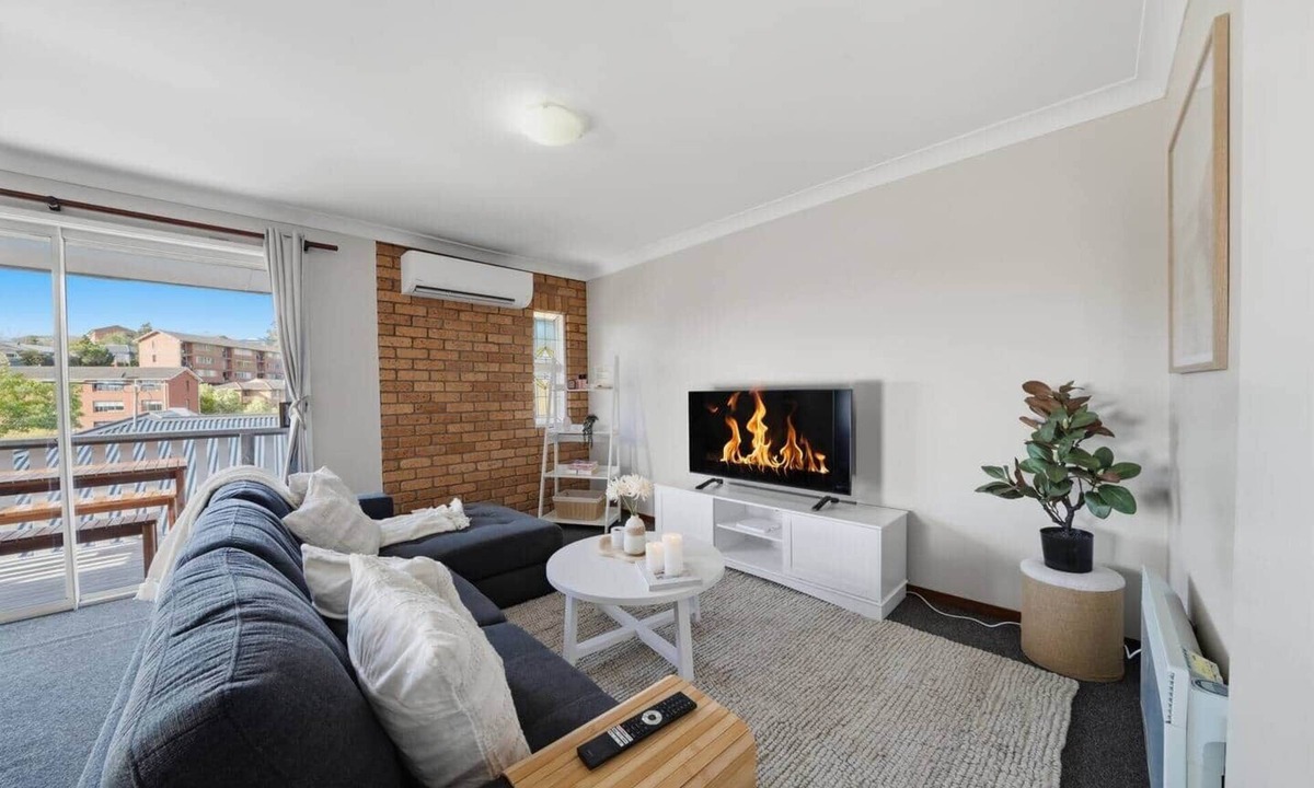 Sandy Bay House | Sandy Bay Retreat Near UTAS, CBD & Waterfront