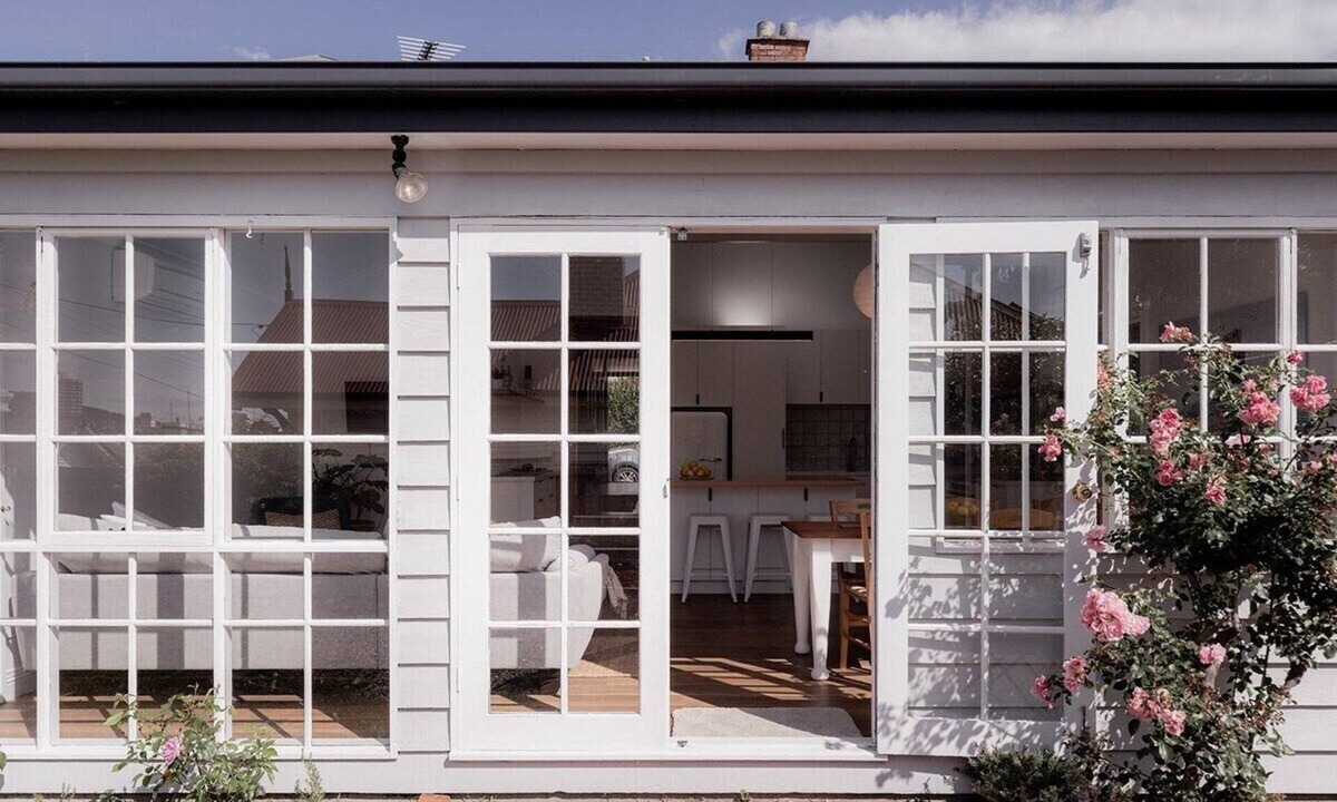 Hobart Central Business District House | Sandy Bay splendour - Steps from the seaside