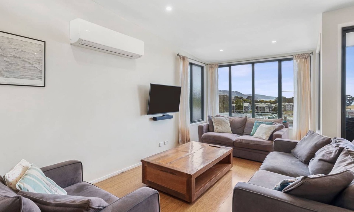 Lorne Apartment | Sandy Beach Apt 6 - Fantastic Location And WiFi