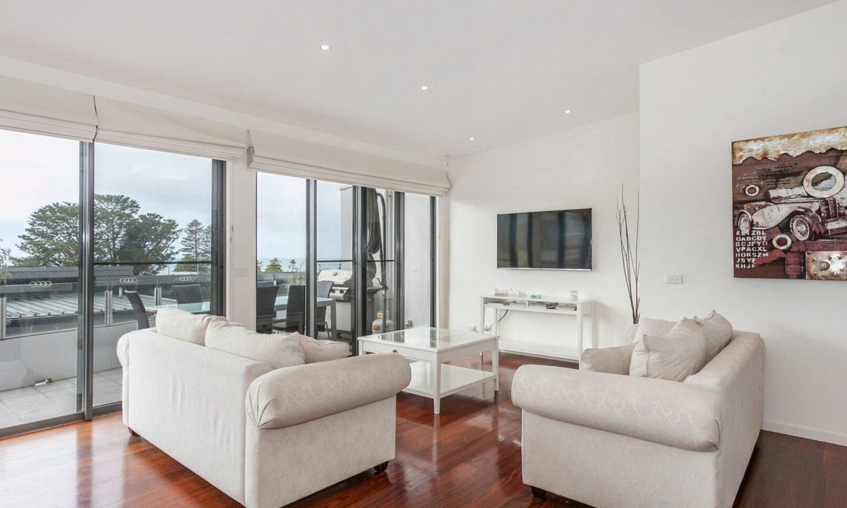 Lorne Apartment | Sandy Beach One - Comfort with a view