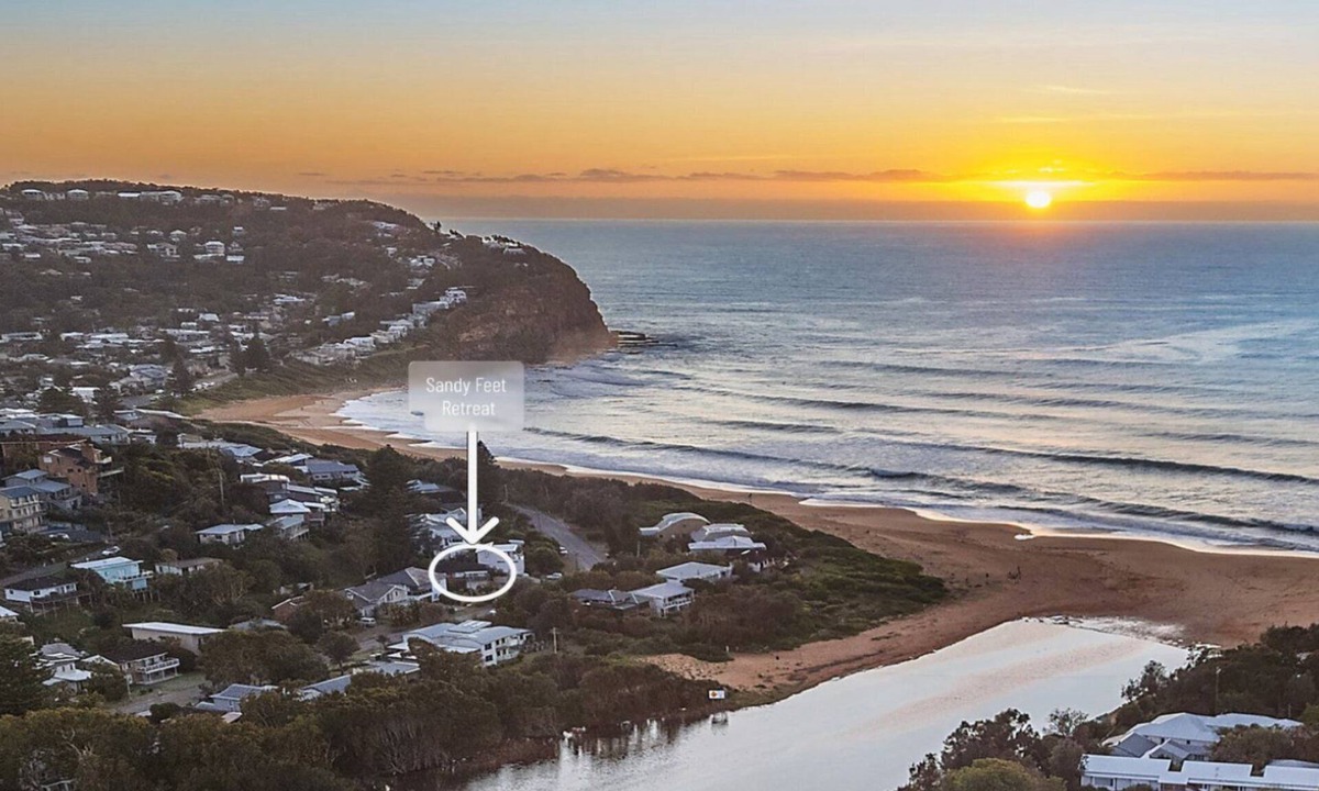 Copacabana House | Sandy Feet Retreat - 1 min to beach