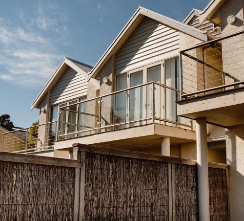 Port Fairy House | Sandy Nook Beachfront Bliss with uninterrupted Ocean Views