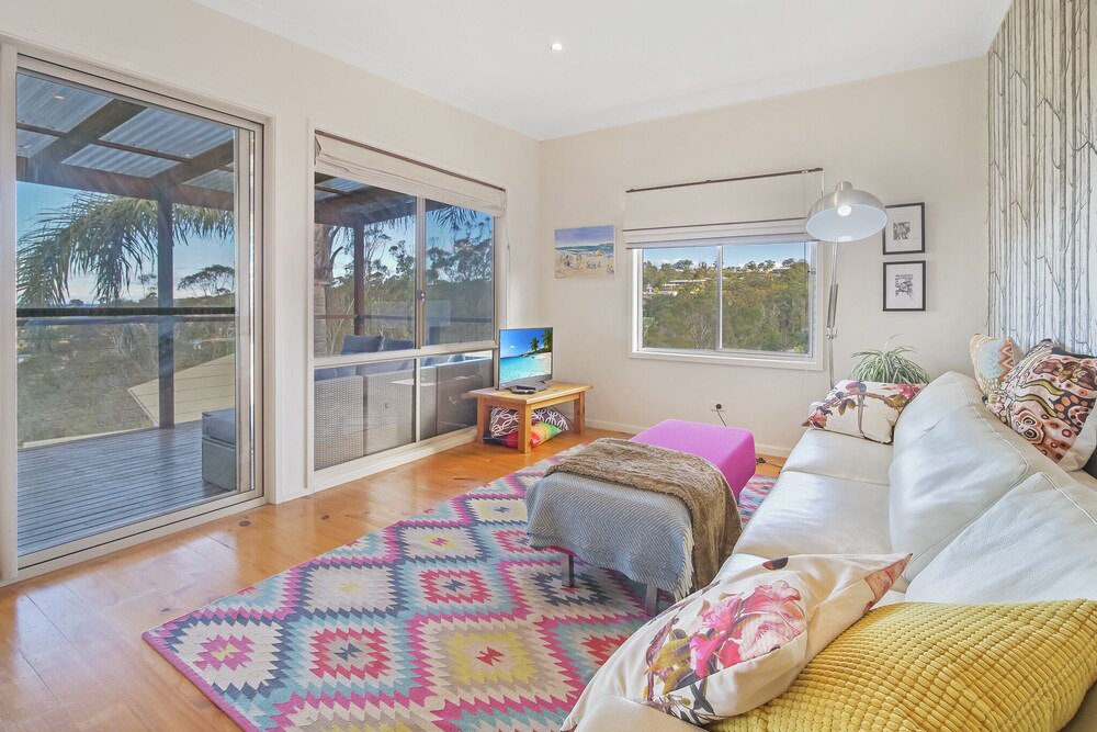 Merimbula House | Sapphire Cottage - 3 Bedroom home with fabulous views - 3+ nights