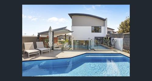 Scarborough House | Scarborough Coastal Getaway Ocean Views & Pool