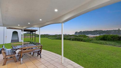 North Avoca House | Sea and Sunset - Absolute Beachfront