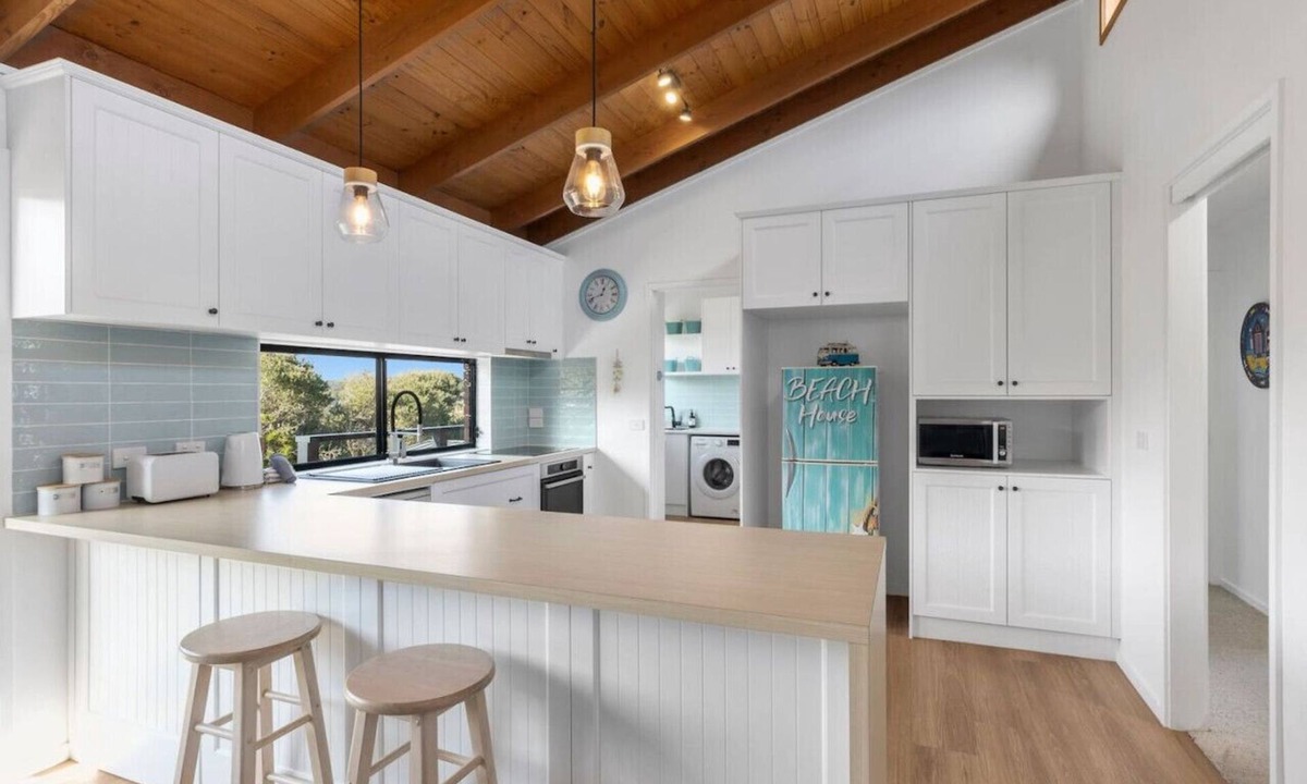 Ocean Grove House | Sea Breeze on Orton 3 minute walk to the beach