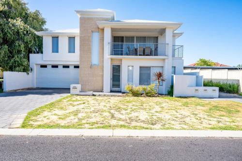 Rockingham Villa | Sea Breeze Villas by Rockingham Apartments