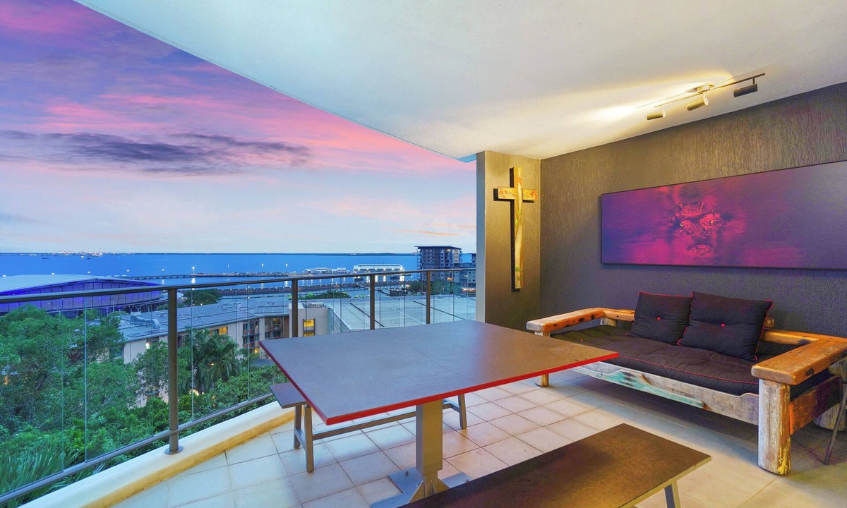 Darwin City Centre Apartment | Sea Cave Art Lovers Retreat, Harbour Views + Pool