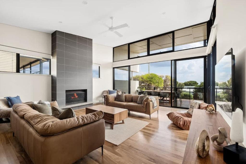 Gracetown House | Sea La Vie - Refined Sanctuary near Surf & Wineries