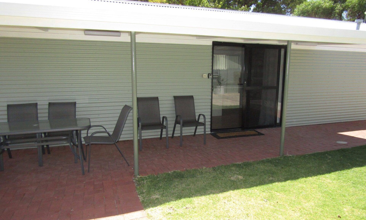 Dalrymple Apartment | Sea Salt Apartment 3 - Short walk to beach! Free WiFi! newly decorated!