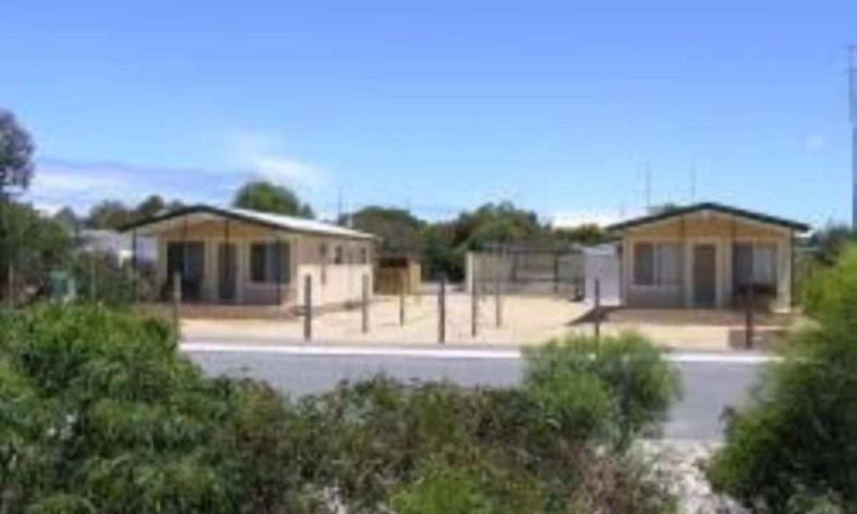Marion Bay Cabin | Seabreeze Accomm sleeps 4 . Min 4 night stay for Easter/New Year
