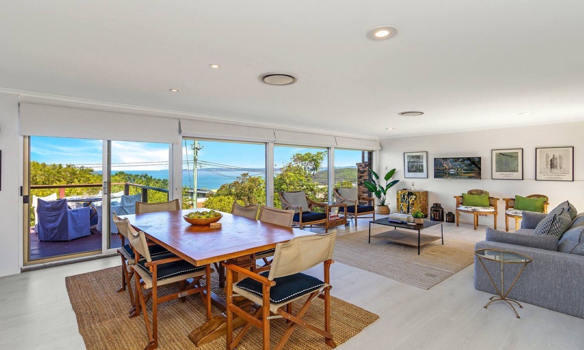 Killcare Heights House | Seabreeze Escape by HolidayCo.