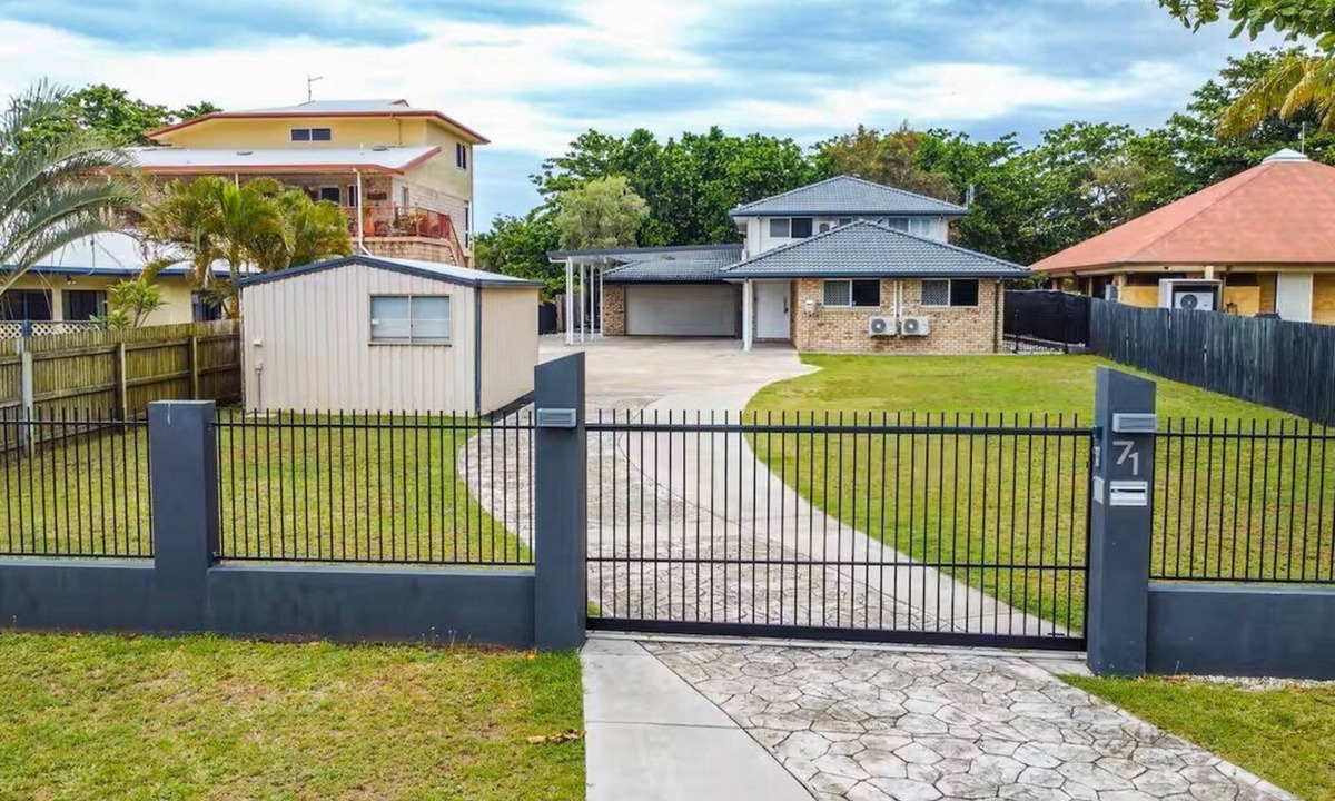 Yeppoon House | SeaBreeze On Todd - Absolute beachfront with private pool