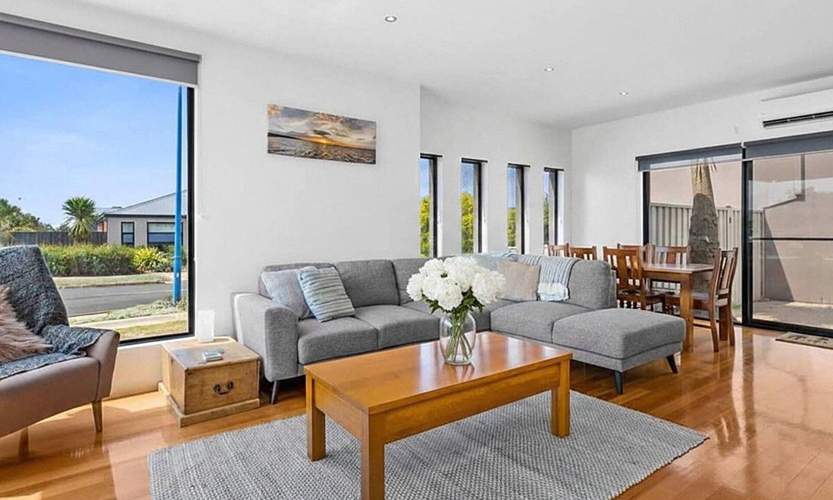 St Leonards House | Seachange Escape – ideal beach house in premium location