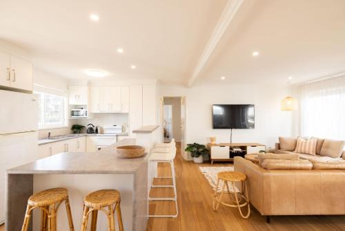 Surf Beach House | Seafoam Beach Retreat