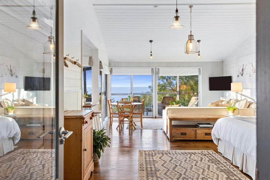 Mornington Apartment | Seahouse Studio - Private Beach Access Pets