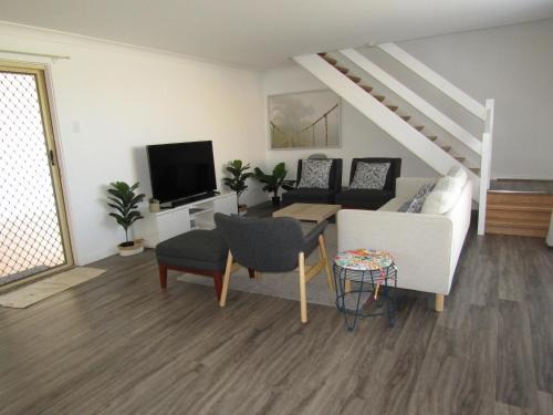 Tiddy Widdy Beach House | Seaview Retreat