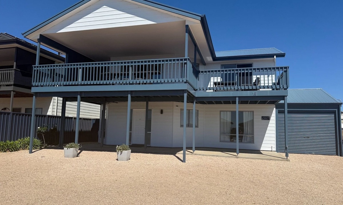 Dalrymple House | Seaviews at Stansbury - Modern and spacious! Off Peak special available!