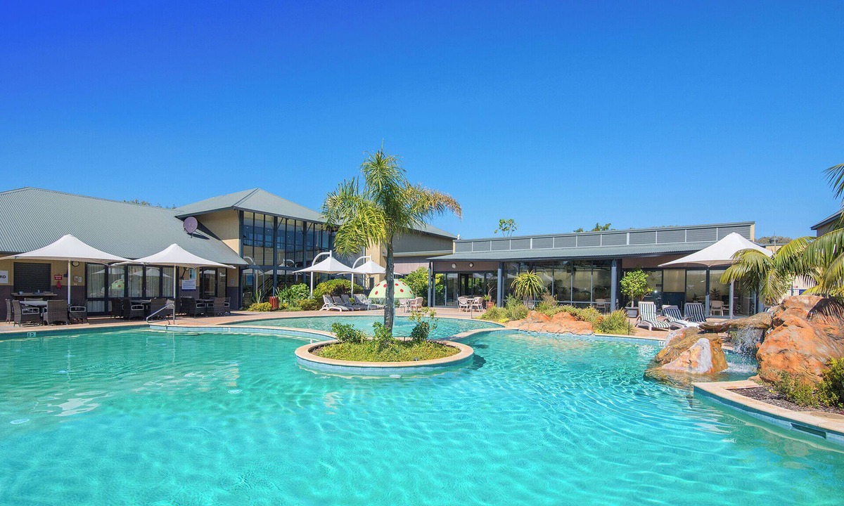 Broadwater Apartment | Sebels Beach Front Bungalow