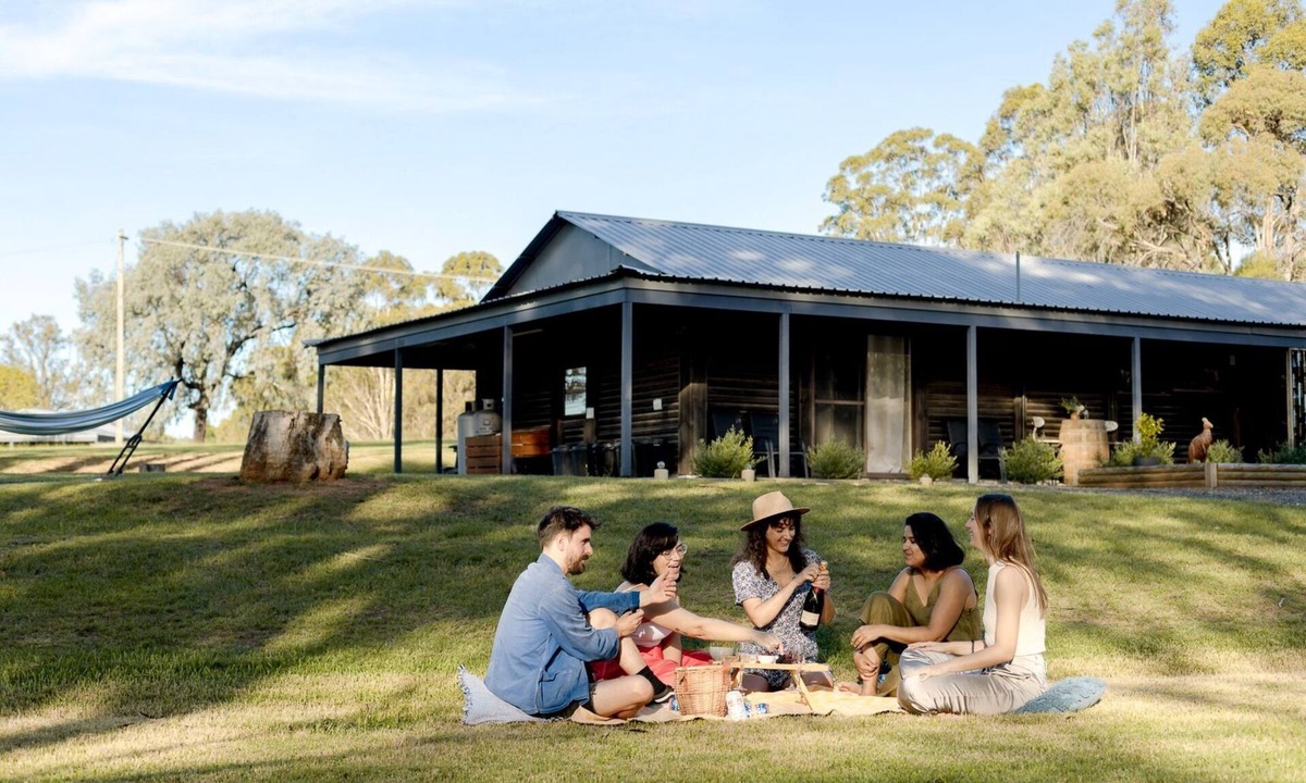 Pokolbin House | Secluded 5BR House @ Palmers Lane Estate with Pool, Tennis, walk to Cellardoors