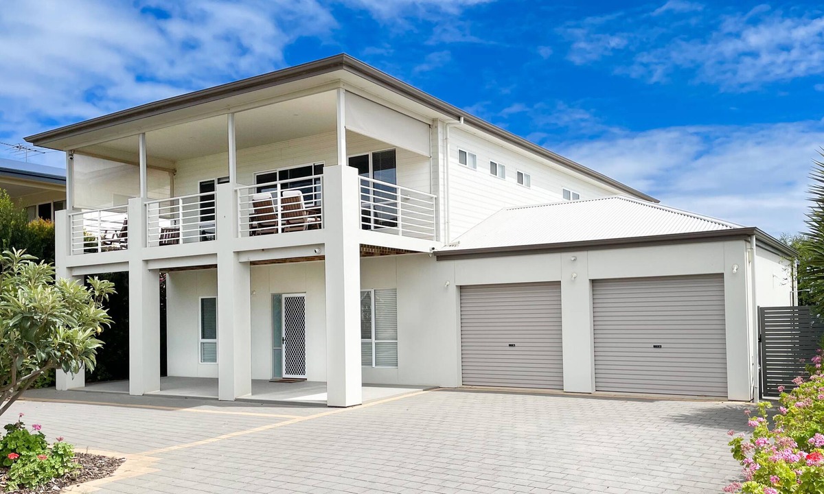 Sellicks Beach House | SellicksBeachHouse-seaviews-2 Kitchens-3.5bthrms-PoolTable-sleeps14-AirCon