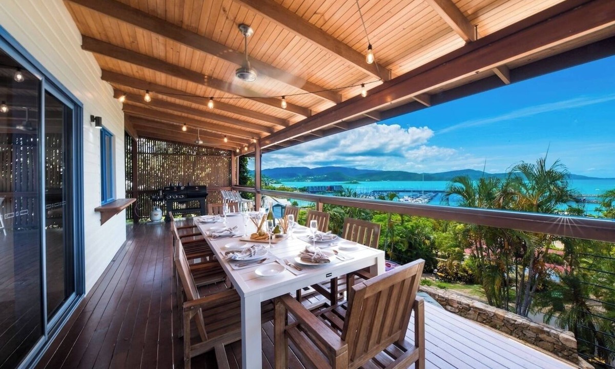 Airlie Beach House | Sensational View, Pool, Walk to Town, Free Parking