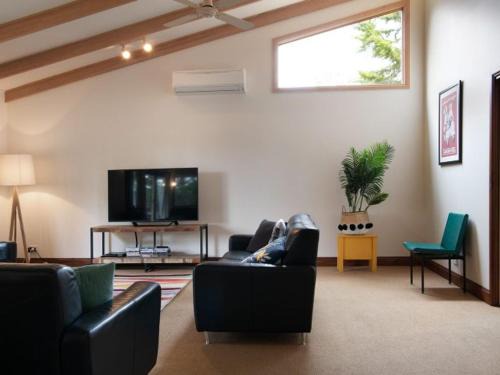 Daylesford House | Serena- a stone's throw from Lake Daylesford