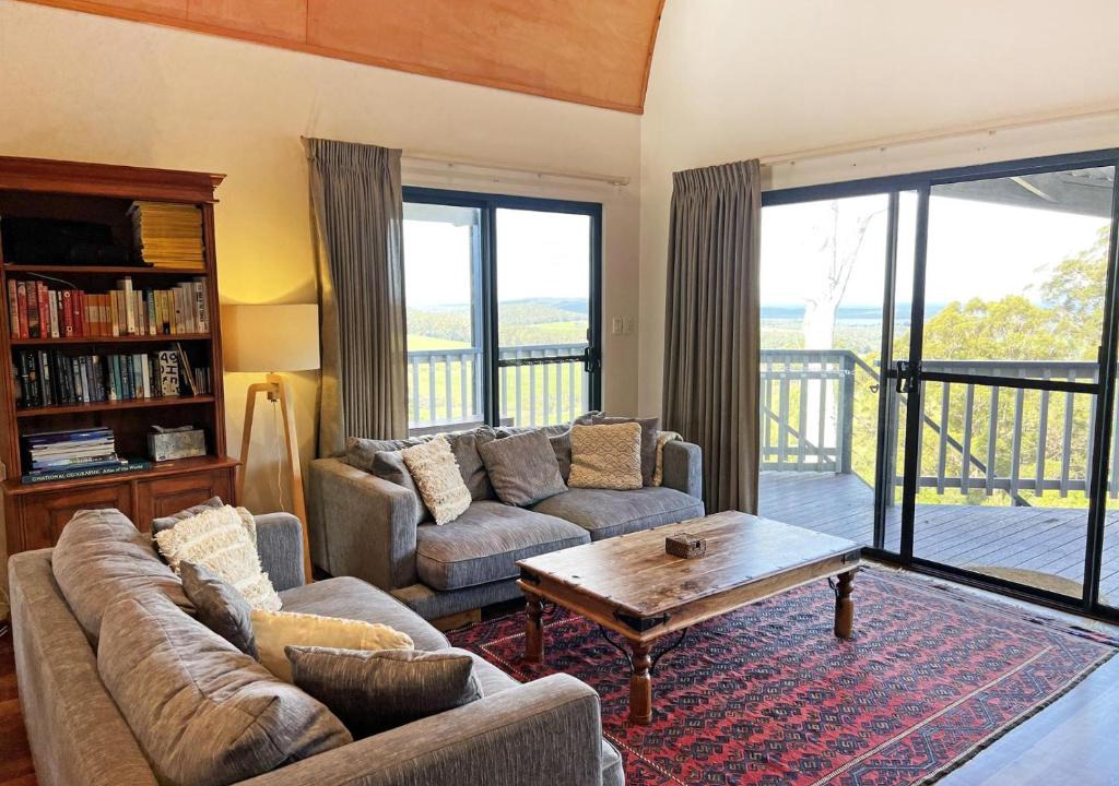 Shadforth House | Serendeva | Private 5 Acres 6 mins from town, Panoramic Views, Dogs Welcome, EV Charging Point