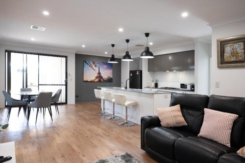 Aveley House | Serene Escape Near The Vines & Swan Valley