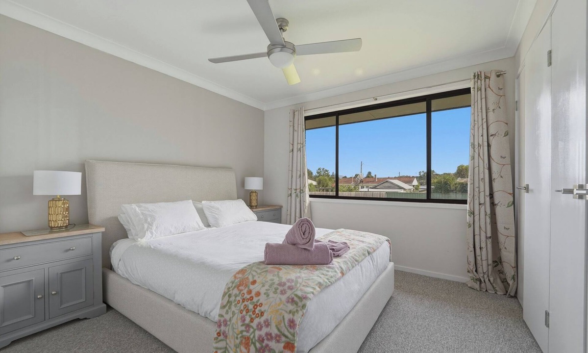 Armidale House | Serenity Armidale. Stay in Style in Armidale.