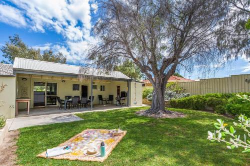 Ledge Point House | Sheoak on Wedge - Well Appointed Property Close To Beach