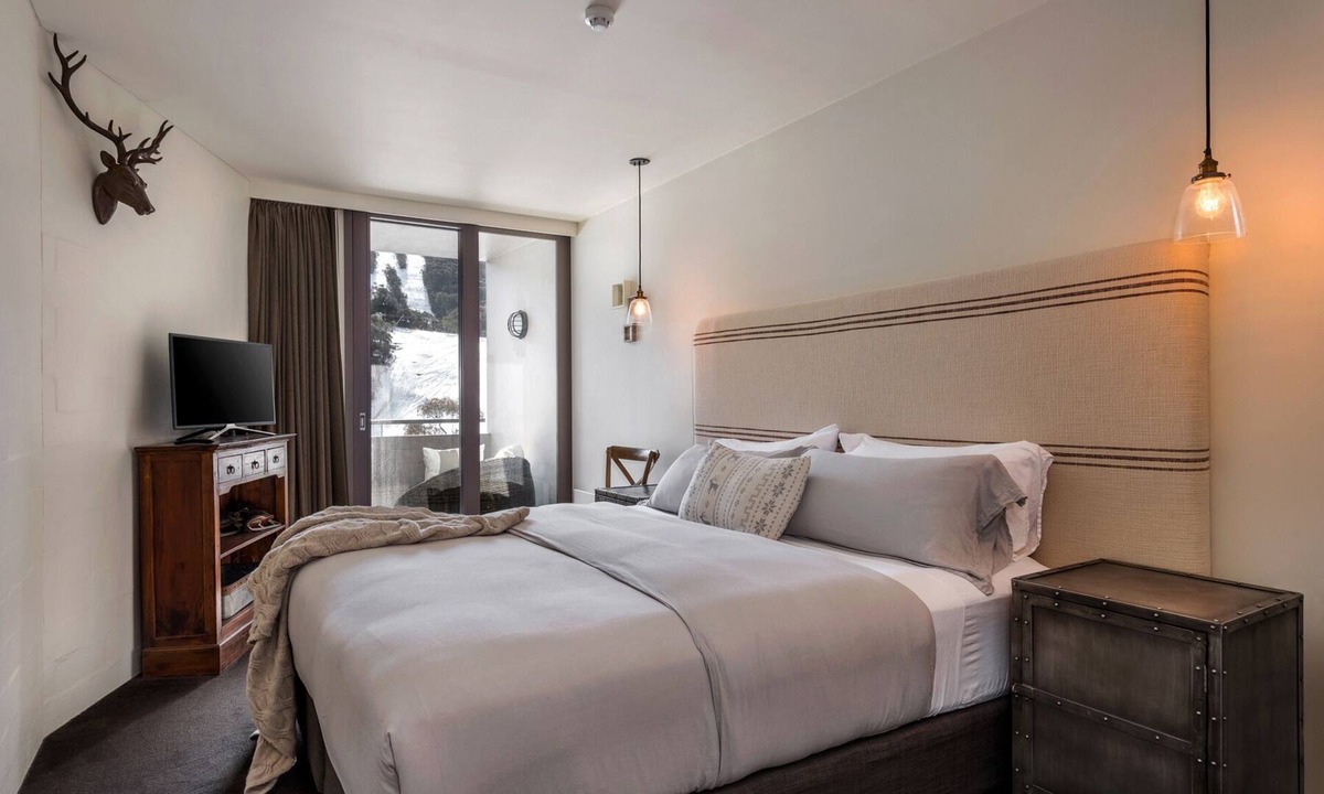 Thredbo Apartment | Silver Run Thredbo - Luxury, Views, Undercover Parking (King bed or 2 singles)