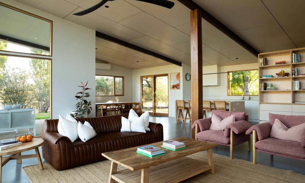 Porepunkah House | Silver House, Ground Floor - Mt Buffalo Rd - Alpine Haven on Mount Buffalo Road – A Spacious Retreat for Families, Friends & Nature Lovers