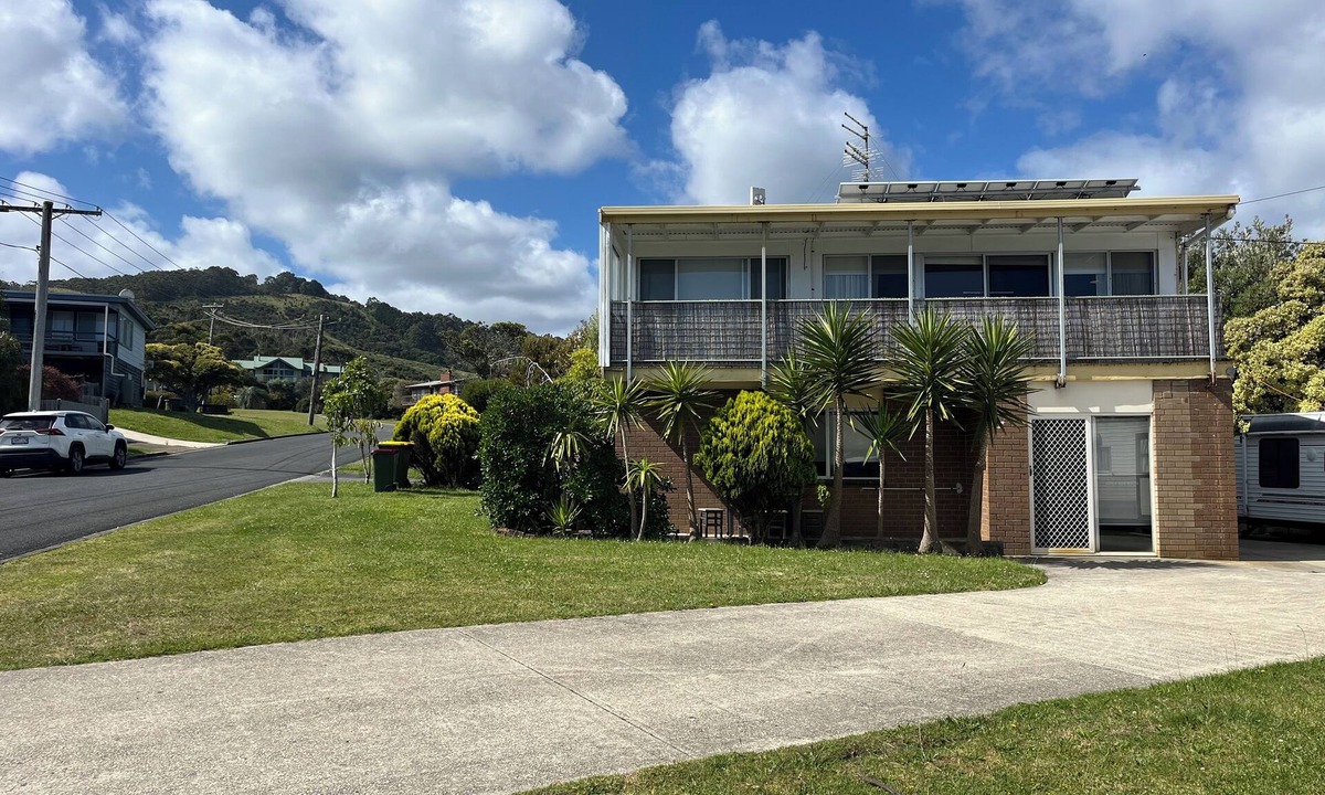 Skenes Creek House | Skenes Creek Beach Shack - Cheerful Coastal 2 Bedroom Escape