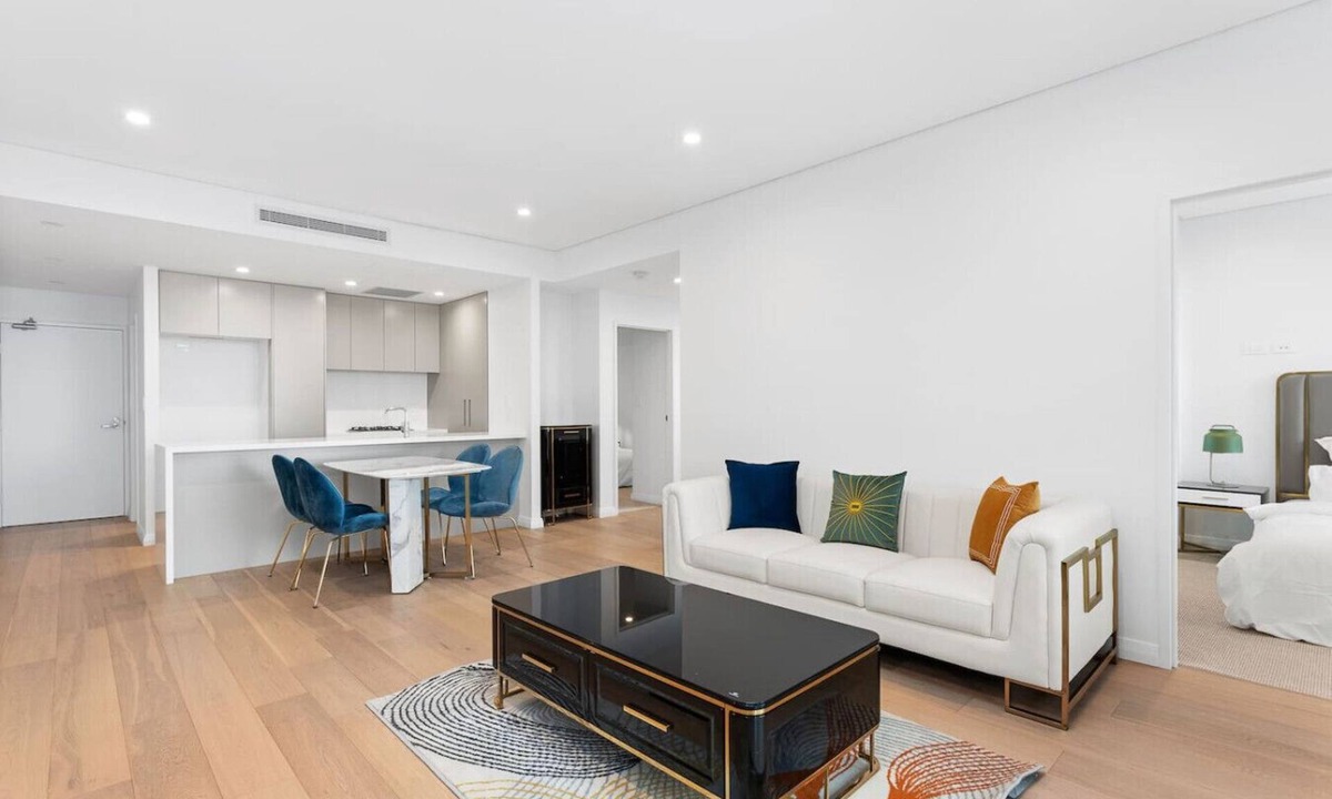 Ryde Apartment | Sky Gardens Unit with City and River Views