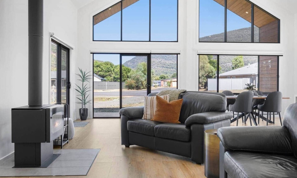 Halls Gap House | Skyframe | Mountain Views & Relaxed Living