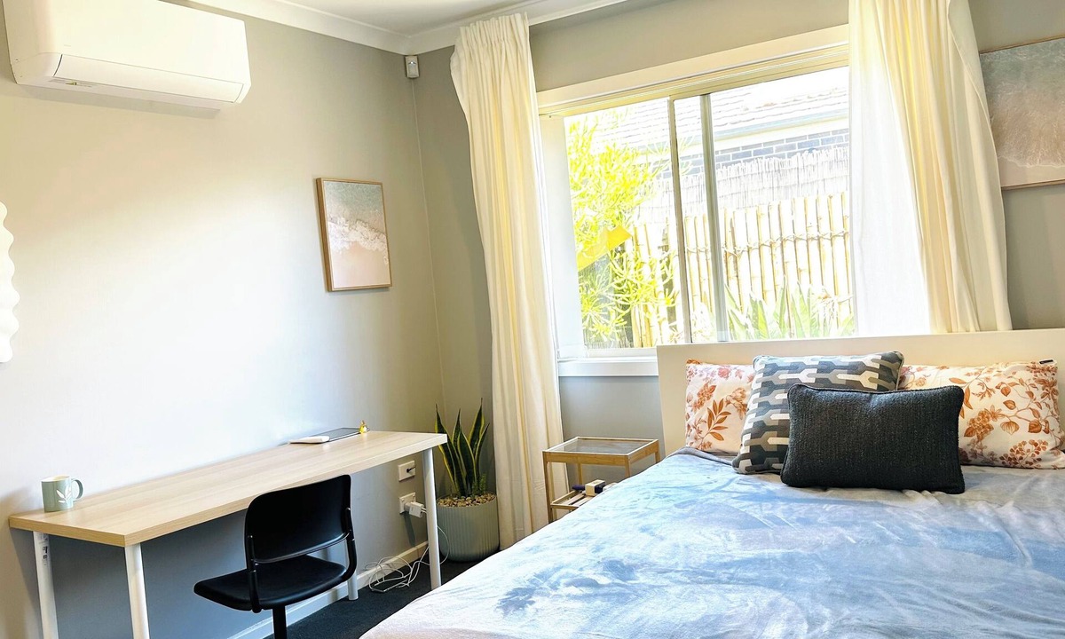 Deer Park House | Smart Home near Deer Park Train Station - Private Room