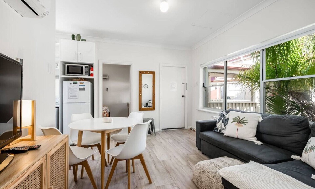 Victor Harbor Apartment | Smugglers 9—Poolside in the Heart of Victor Harbor
