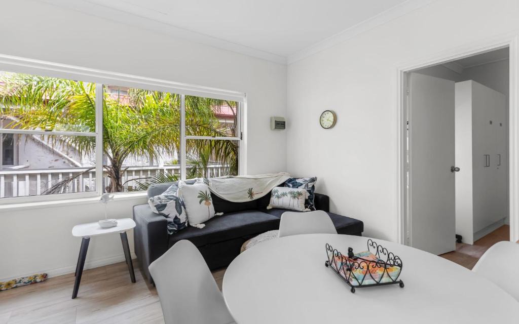 Victor Harbor Apartment | Smugglers 9 - Poolside in the Heart of Victor Harbor