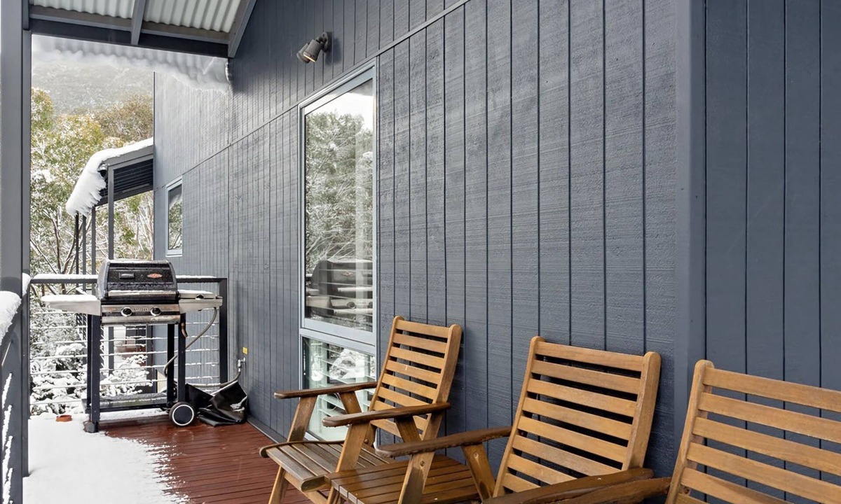 Thredbo Apartment | Snowbound 1 set over three levels