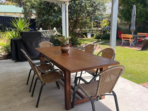 Shoalhaven Heads House | Sojourne - Walk to beach and Golf Club!